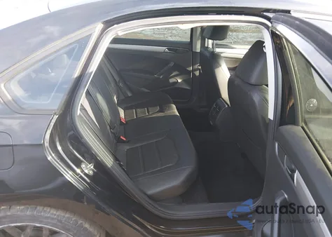 2019 Volkswagen Passat 2.0T Wolfsburg Edition z USA, uszkodzony, nr VIN 1VWLA7A30KC001952